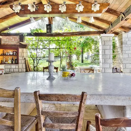 Lana House With Guest house Petrovija