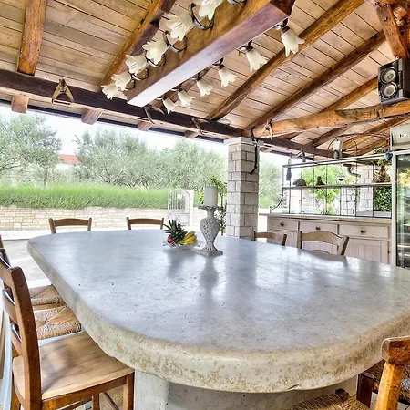 Guest house Lana House With Petrovija