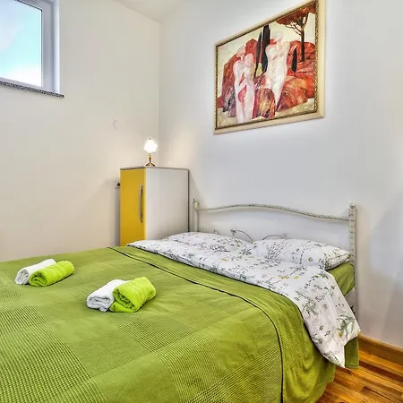 Lana House With 3* Petrovija