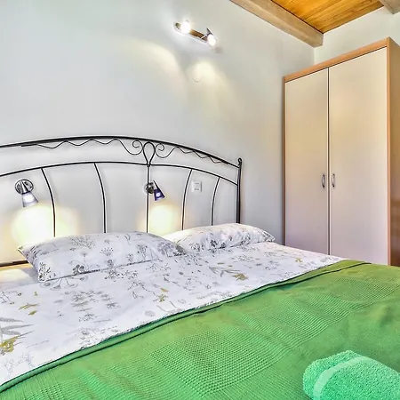 Guest house Lana House With 3*